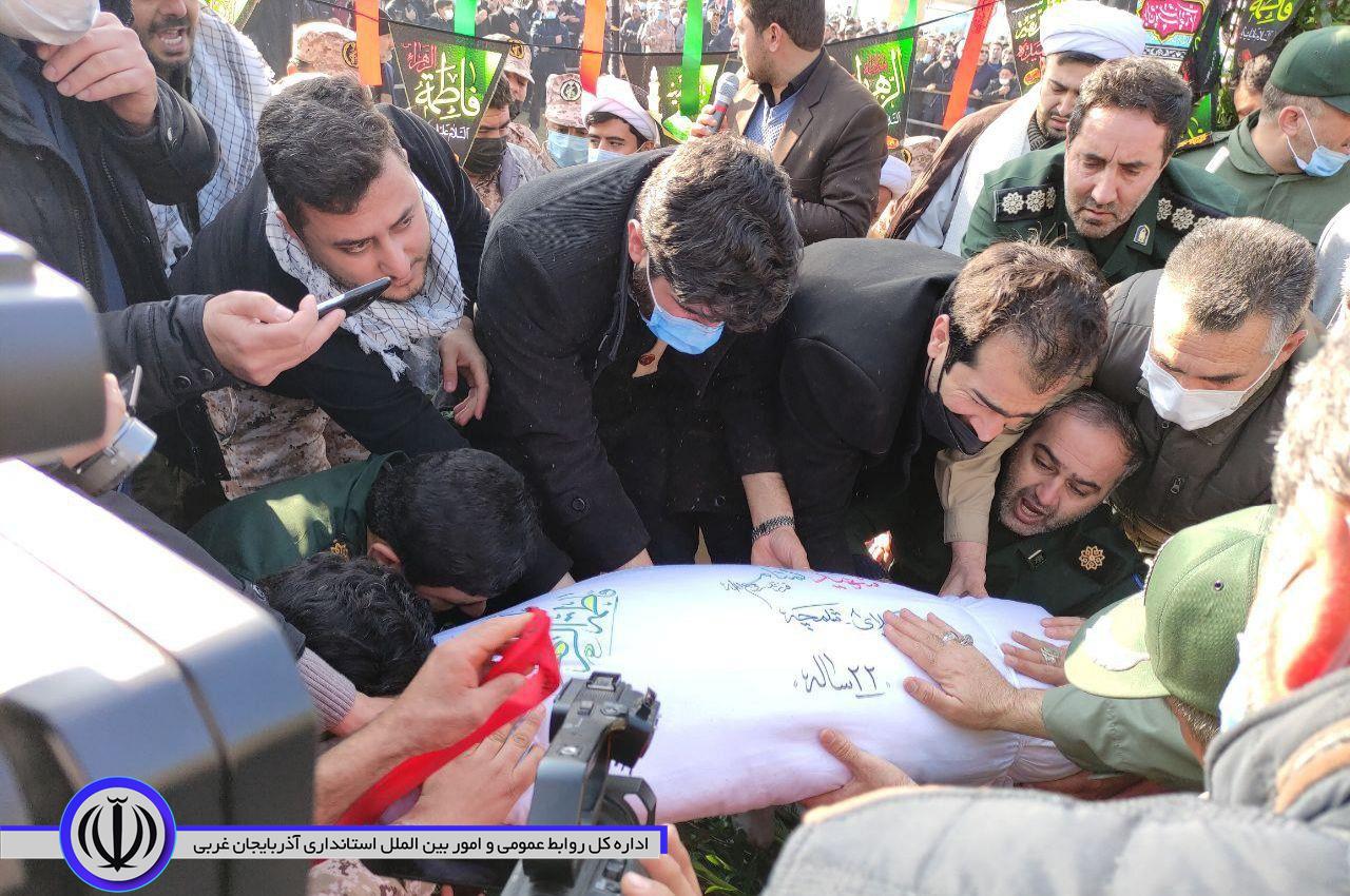 مراسم تدفین پیکر مطهر شهید گمنام در یادمان شهید بروجردی شهرستان برگزار شد