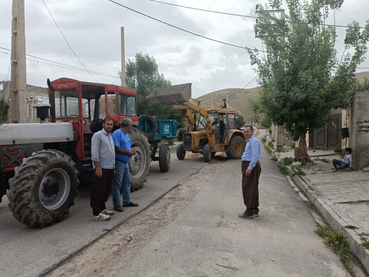 نظارت بخشدار مرکزی نقده بر لکه گیری آسفالت نوار حفاری معابر روستای بالقچی