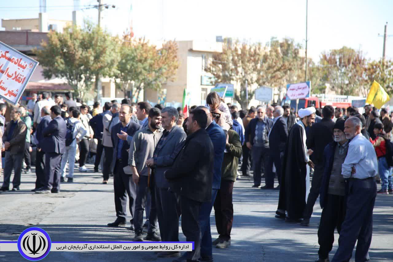 راهپیمایی باشکوه یومالله 13آبان در شهرستان نقده برگزار شد