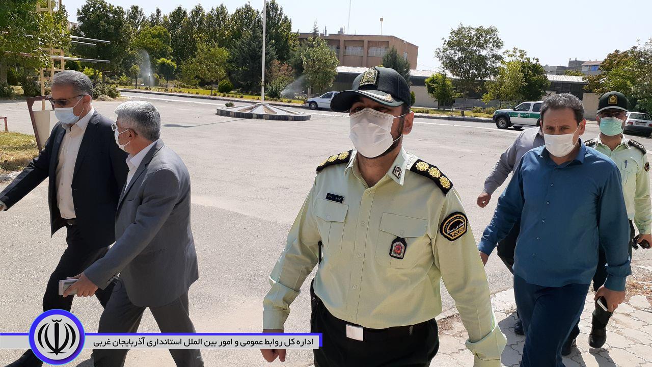بازدید منوچهر شاکر فرماندار شهرستان از حوزه های برگزاری آزمون سراسری در حوزه شهرستان