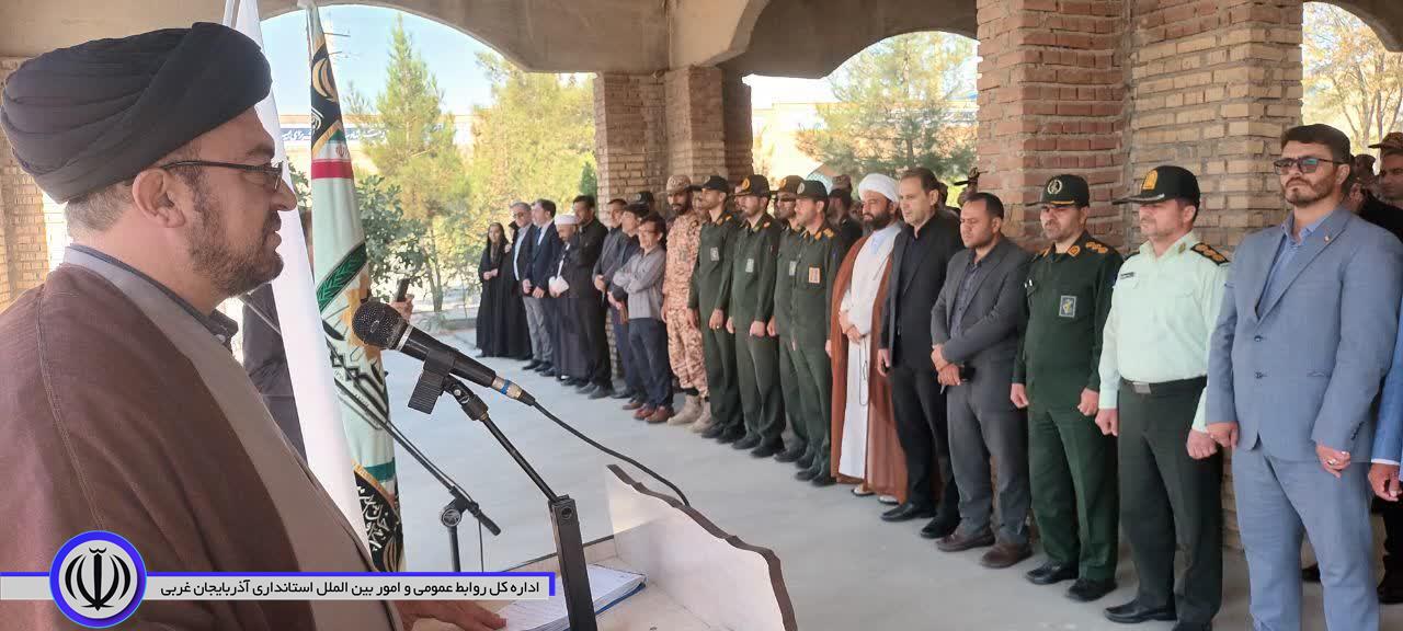 غبارروبی و عطر افشانی مزار مطهر شهدا شهرستان نقده