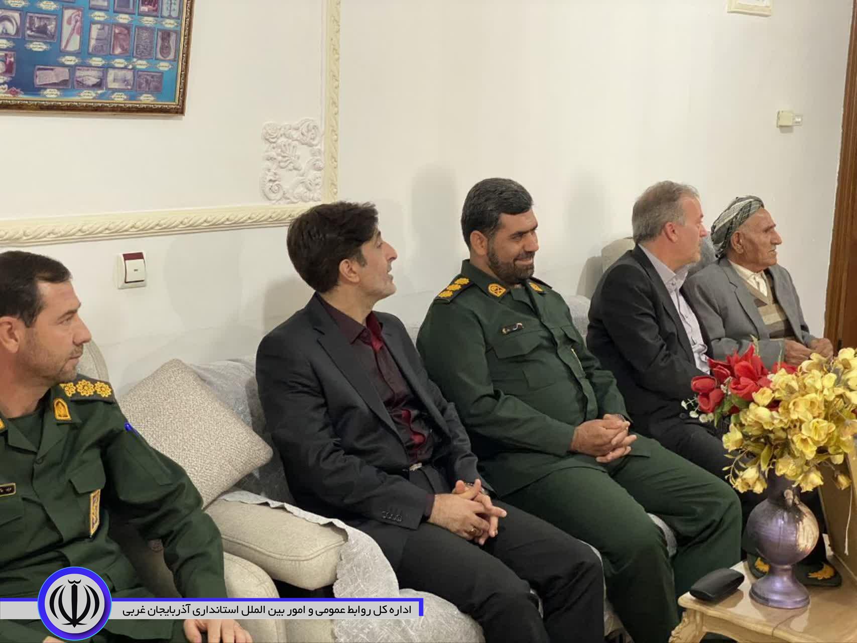 دیدار سرپرست فرمانداری شهرستان نقده با خانواده گرانقدر شهیدان معظم سیدحسین راک، کریم و یونس ادیبی و صمد صمدی