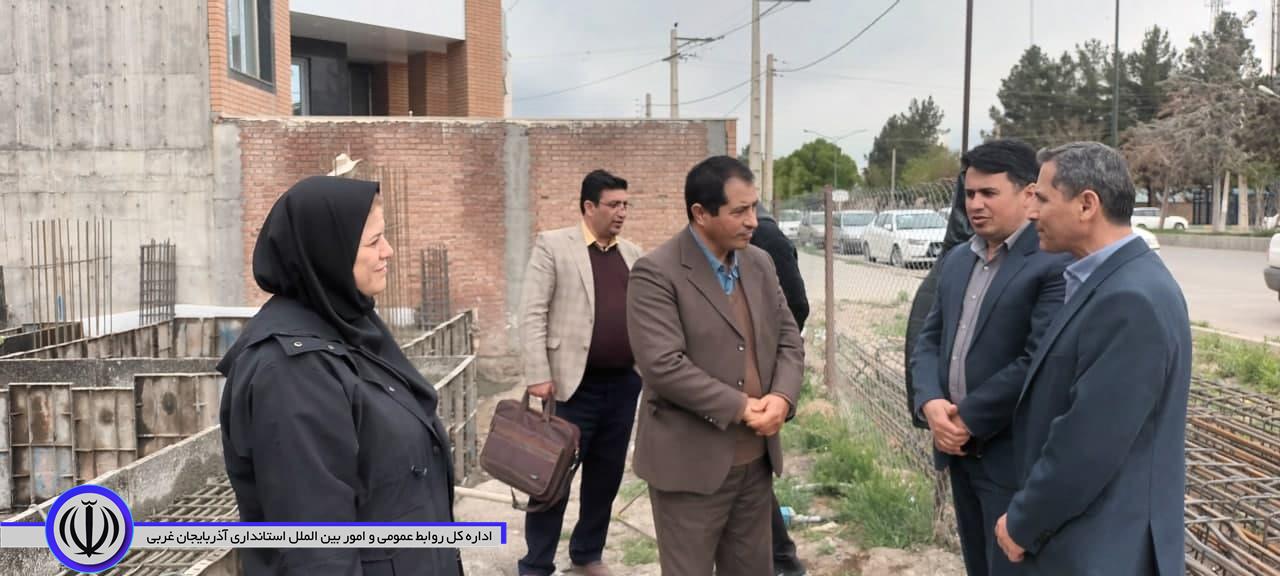 بازدید معاون فرماندار نقده از روند احداث ساختمان اداری بیمه سلامت شهرستان