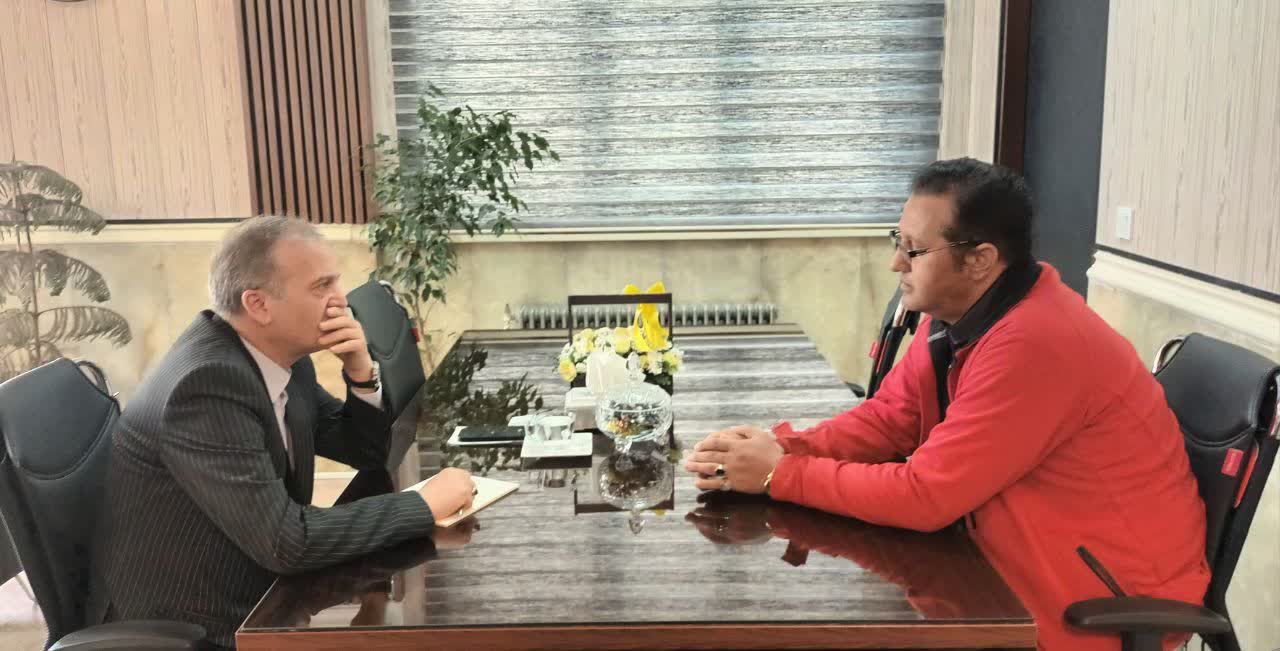 ملاقات مردمی و دیدار چهره به چهره امیرعباس جعفری فرماندار شهرستان نقده با مردم شریف شهرستان در راستای رسیدگی به مشکلات مردمی + تصاویر