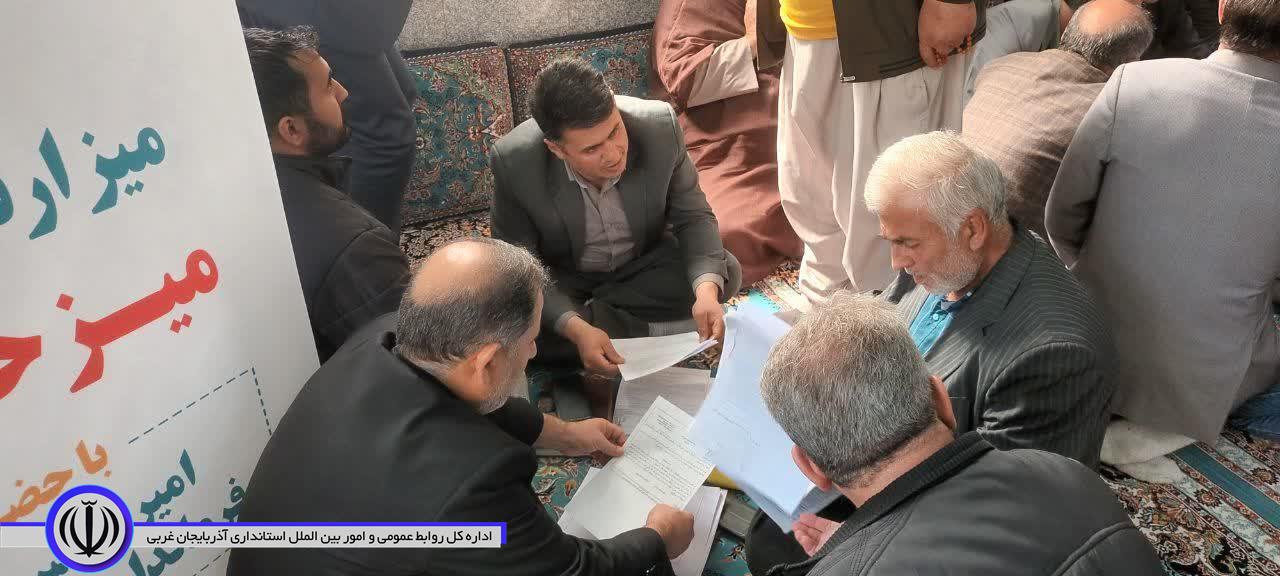 برگزاری میز ارتباطات مردمی فرماندار شهرستان نقده در شهر محمدیار