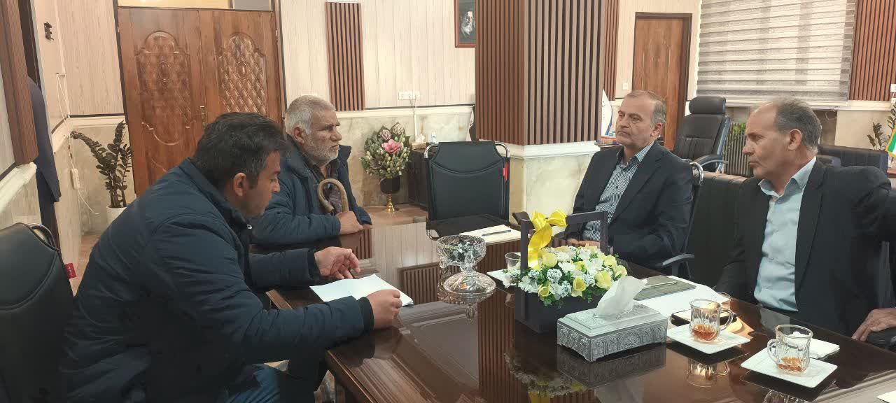 ملاقات مردمی و دیدار چهره به چهره امیرعباس جعفری فرماندار شهرستان نقده  با مردم شریف شهرستان در راستای رسیدگی به مشکلات مردمی + تصاویر