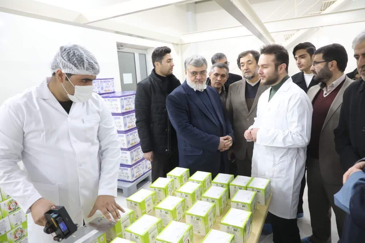 بازدید استاندار آذربایجانغربی از روند فعالیت واحد دانش بنیان شفاژن + تصاویر