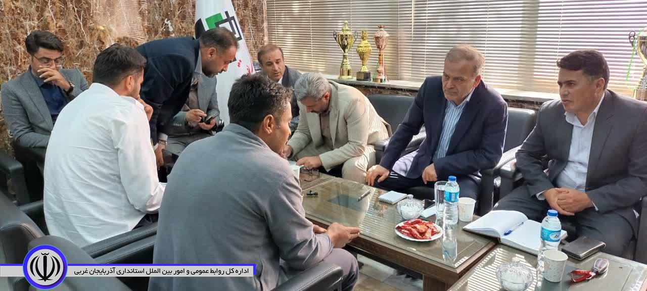 برگزاری میز ارتباطات مردمی سرپرست فرمانداری شهرستان در محل شهرداری نقده