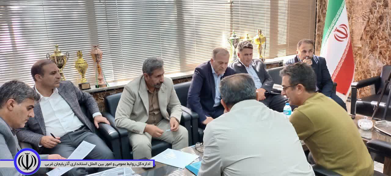 برگزاری میز ارتباطات مردمی سرپرست فرمانداری شهرستان در محل شهرداری نقده