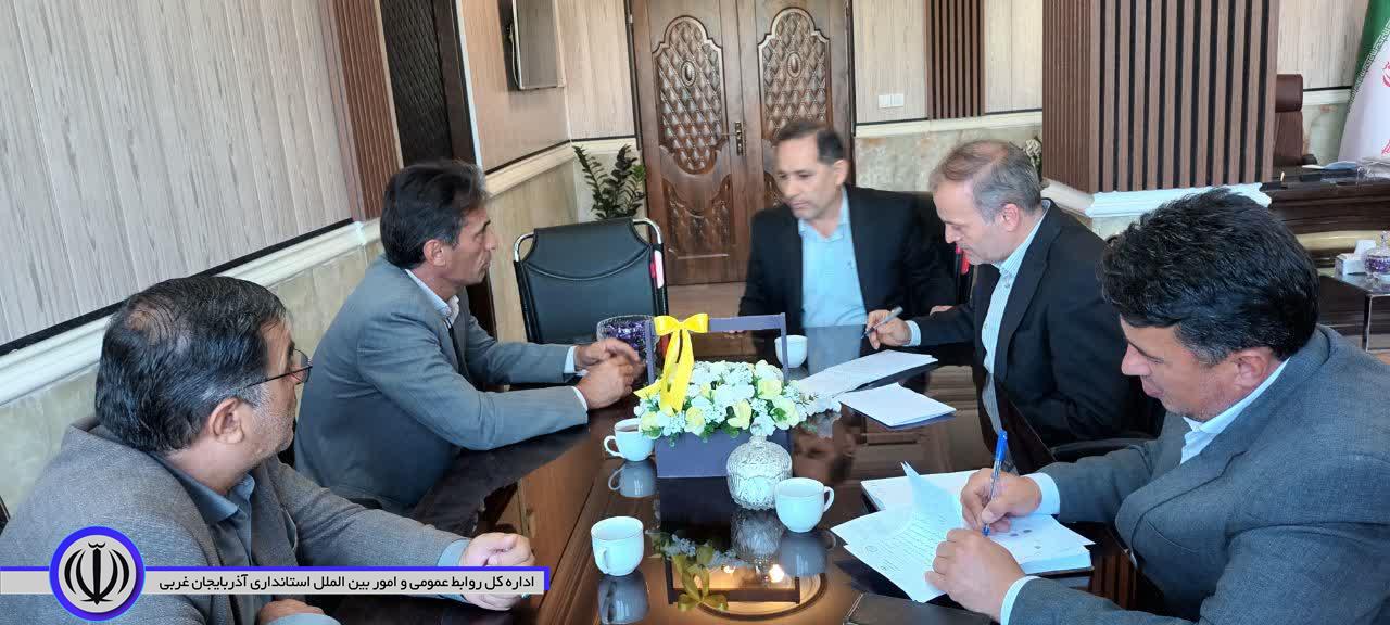 ملاقات مردمی و دیدار چهره به چهره سرپرست فرمانداری نقده با مردم شریف شهرستان