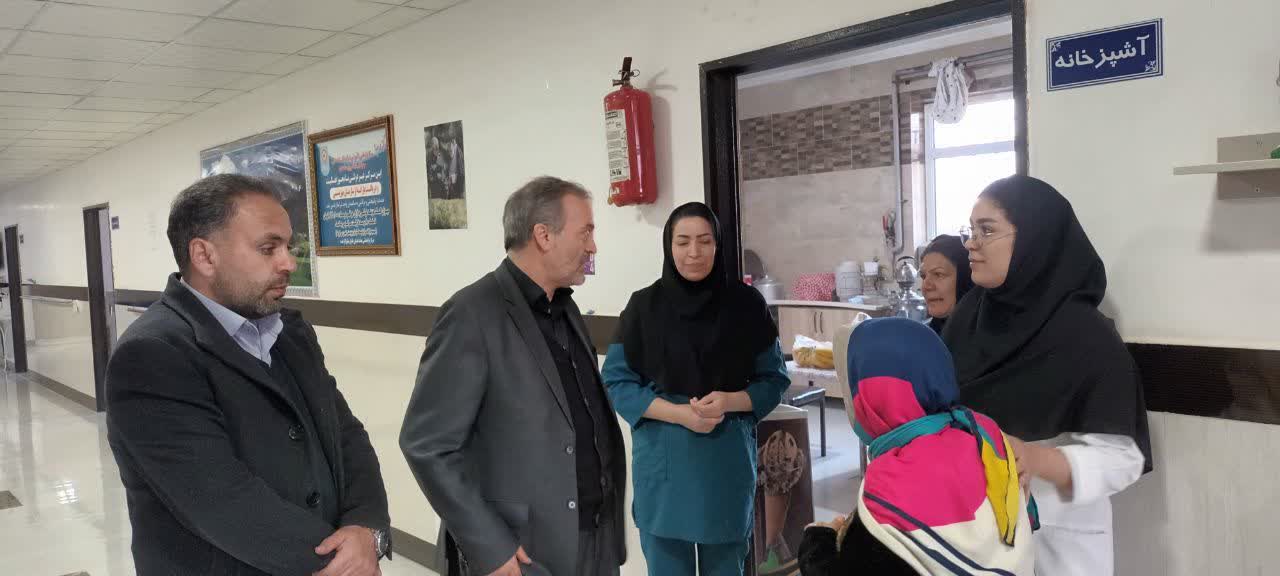 حضور فرماندار نقده در سرای سالمندان و دیدار با مادران این مرکز