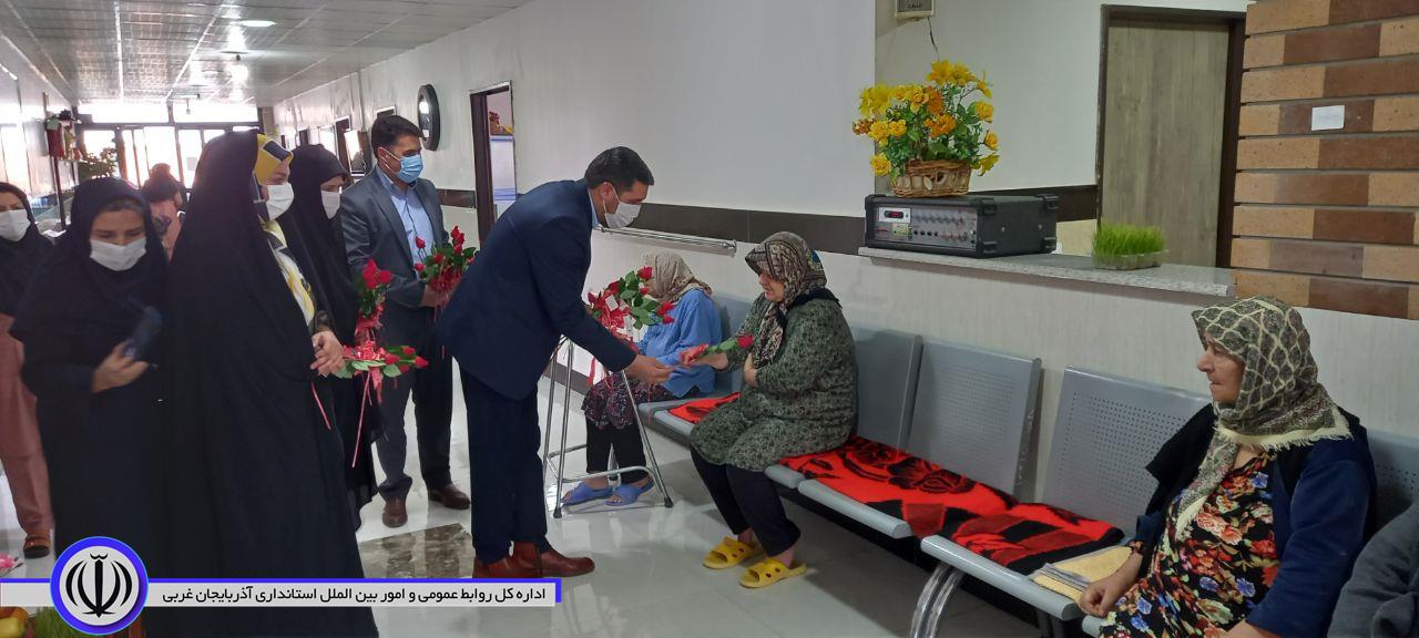 حضور محمد نوبخت فرماندار شهرستان در سرای سالمندان و دیدار با مادران و پرسنل این سرا