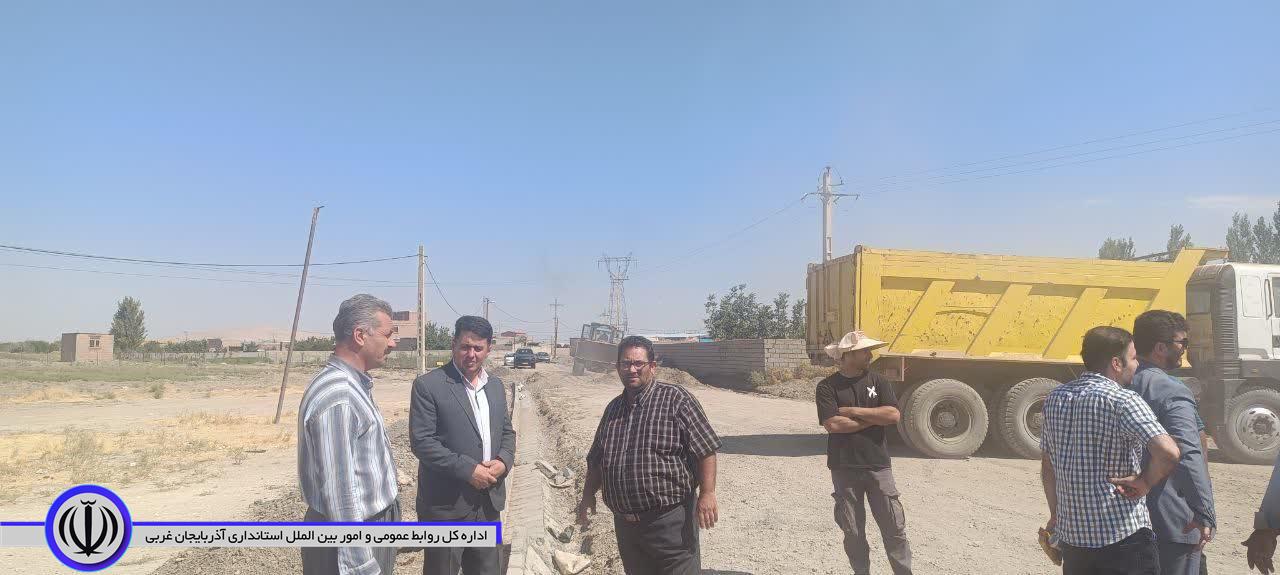 بازدید معاون فرماندار نقده از عملیات زیرسازی و بهسازی معابر روستای نظامآباد