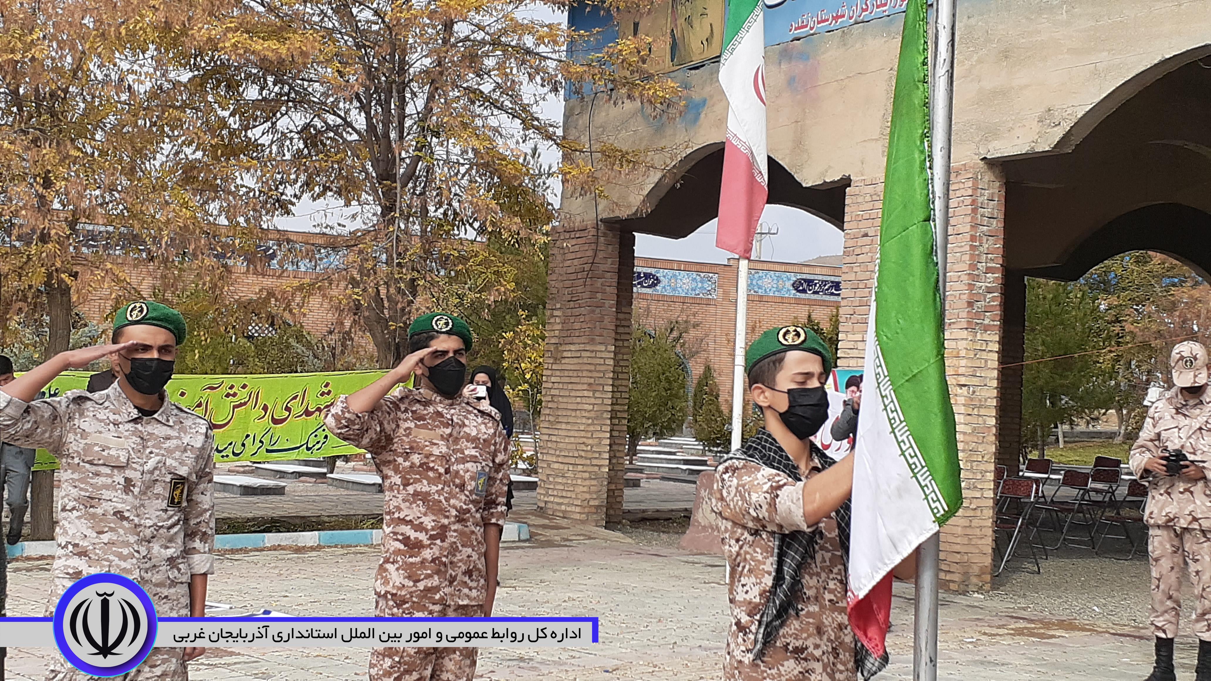 تجمع ضد استگباری و غبارروبی و عطر افشانی مزار مطهر شهدا با حضور فرماندار شهرستان