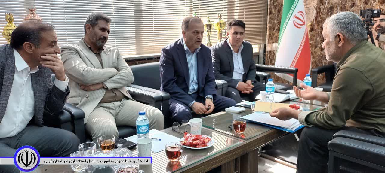 برگزاری میز ارتباطات مردمی سرپرست فرمانداری شهرستان در محل شهرداری نقده