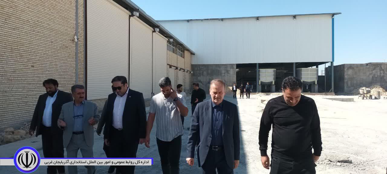 بازدید سرپرست فرمانداری نقده و مدیرکل شرکت شهرکهای صنعتی استان از ناحیه صنعتی شهید بروجردی خلیفهلو با هدف رفع موانع تولید