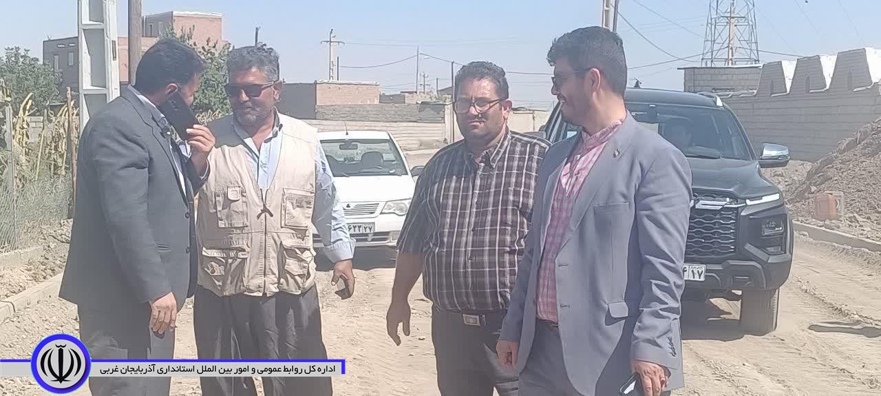 بازدید معاون فرماندار نقده از عملیات زیرسازی و بهسازی معابر روستای نظامآباد