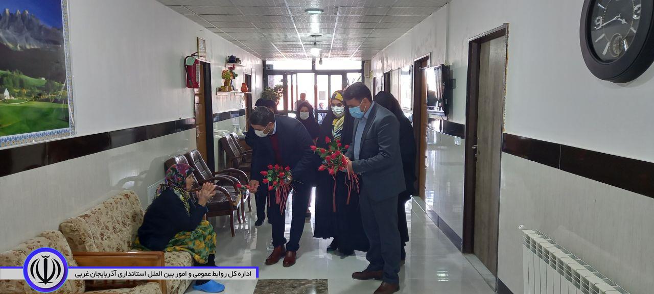 حضور محمد نوبخت فرماندار شهرستان در سرای سالمندان و دیدار با مادران و پرسنل این سرا