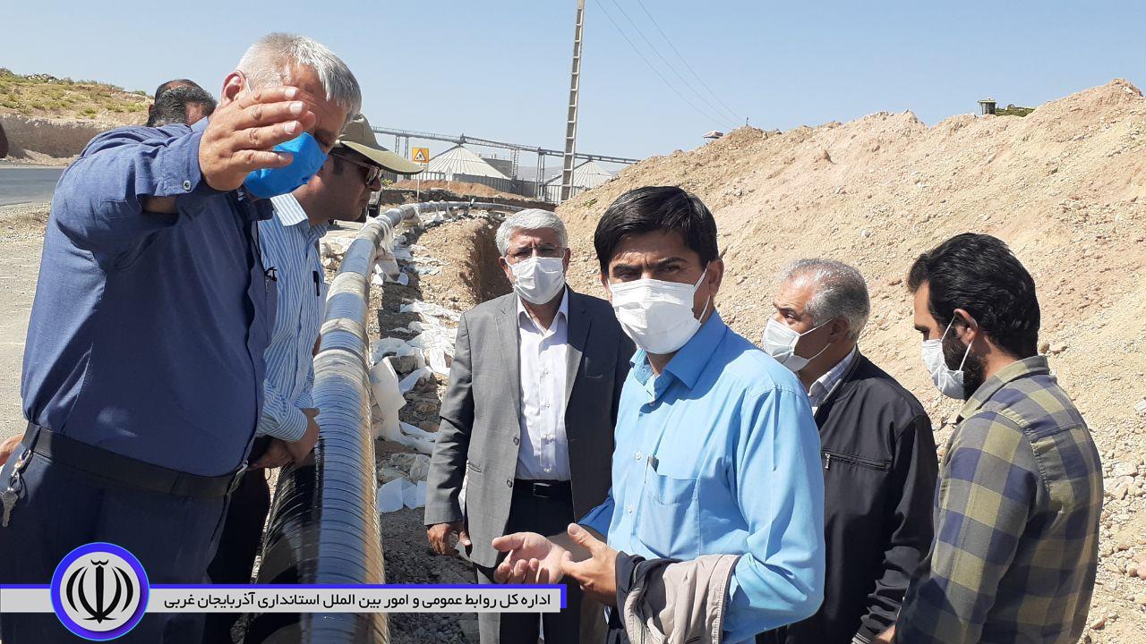 بازدید فرماندار نقده از روند اجرایی بهسازی و تعریض محور حیدرآباد