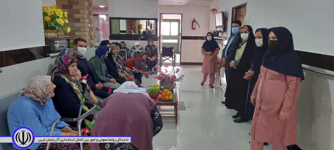 حضور محمد نوبخت فرماندار شهرستان در سرای سالمندان و دیدار با مادران و پرسنل این سرا