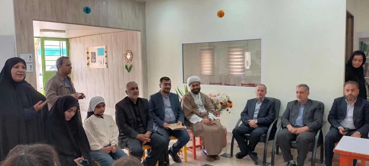 تجلیل فرماندار شهرستان نقده از دختران شهید عزیز عباس زاده