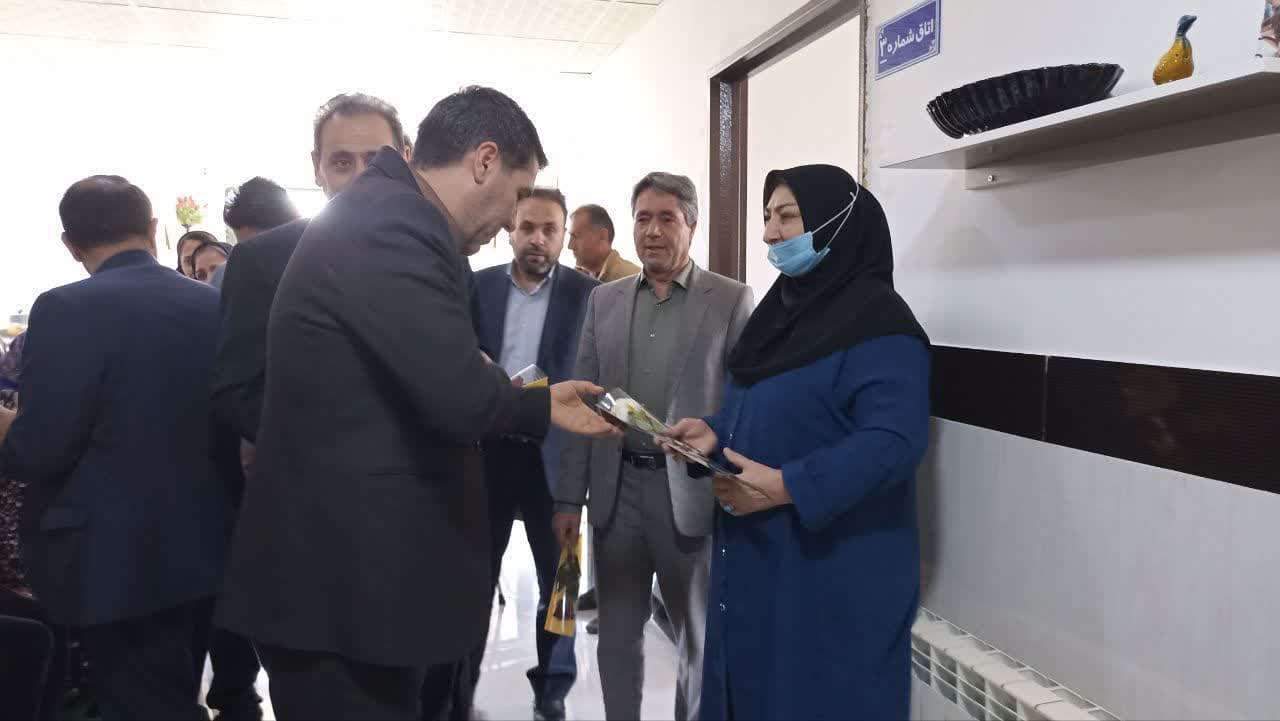 بازدید محمد نوبخت فرماندار شهرستان از سرای سالمندان