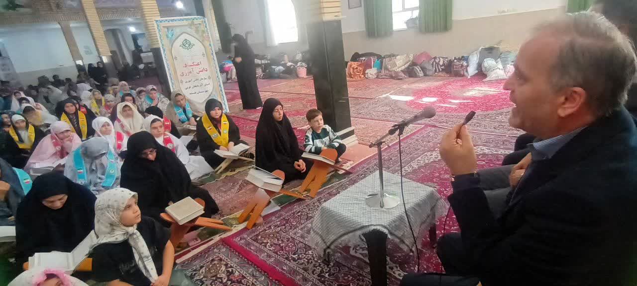 حضور فرماندار نقده در مراسم معنوی اعتکاف دانش‌آموزان