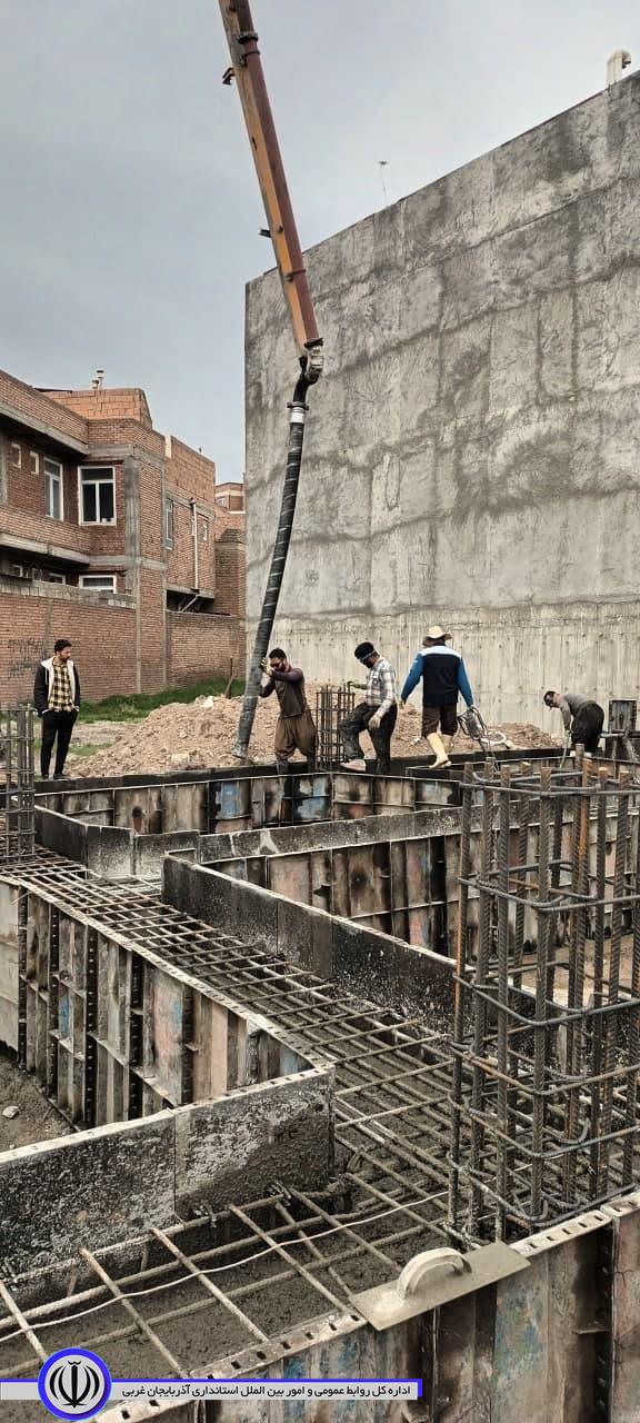 بازدید معاون فرماندار نقده از روند احداث ساختمان اداری بیمه سلامت شهرستان