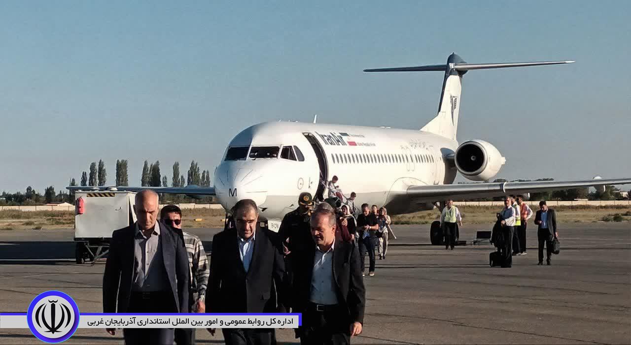 دکتر قاضی زاده هاشمی با استقبال امیرعباس جعفری سرپرست فرمانداری نقده وارد شهرستان شد.