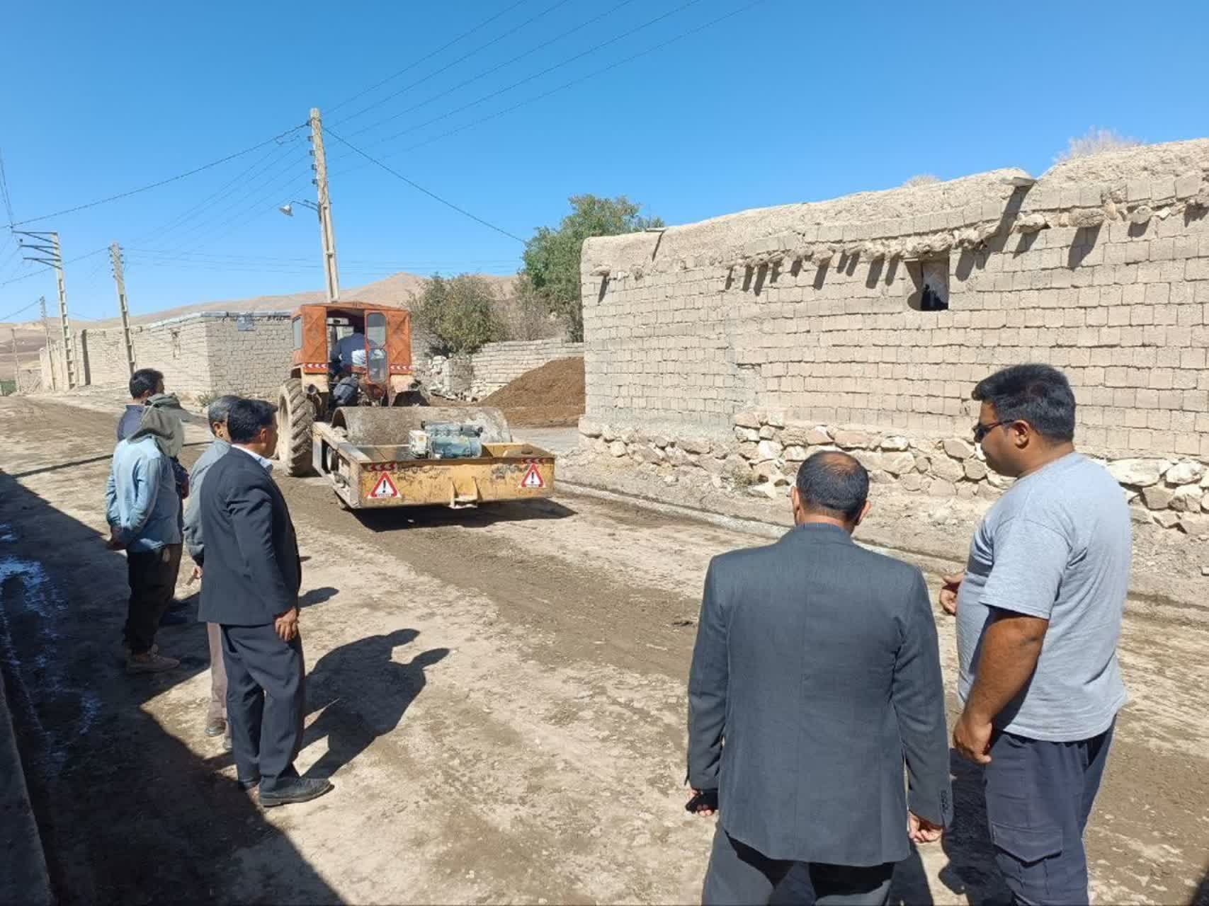 آغاز عملیات زیرسازی معابر روستای دشتقوره با حضور معاون عمرانی فرماندار نقده