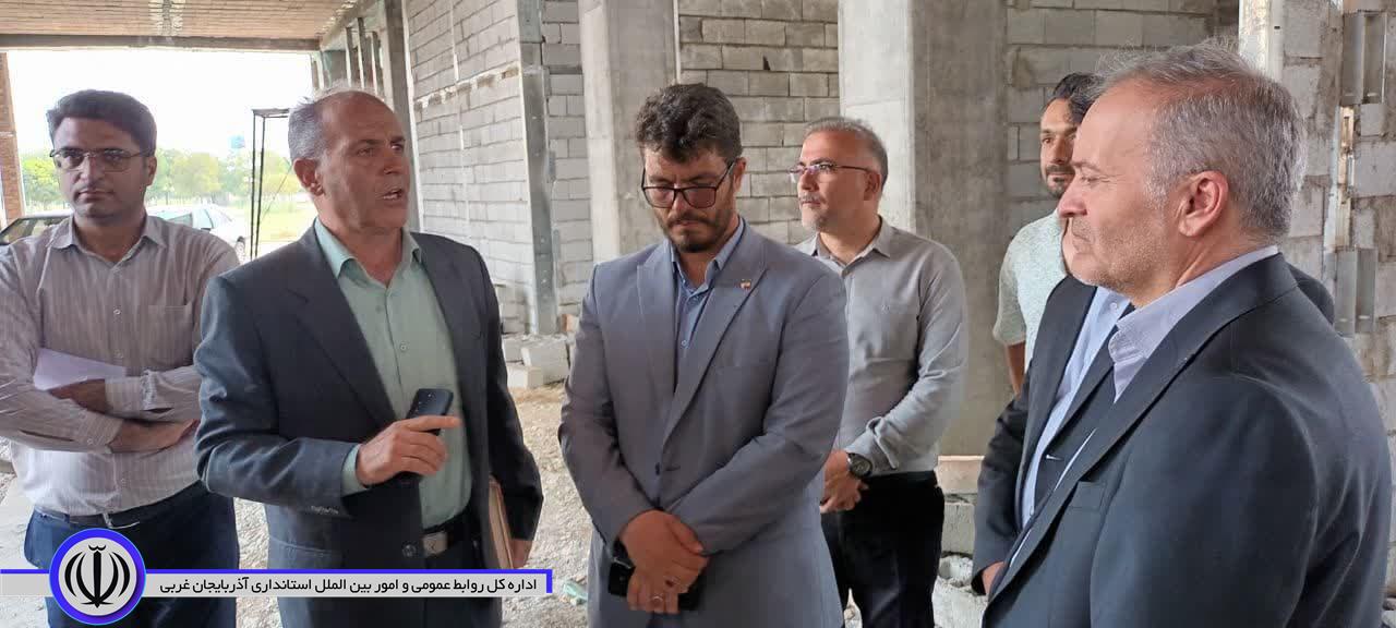 بازدید جعفری سرپرست فرمانداری شهرستان نقده از مسجد راه کربلا و زائرسرای شهرداری محمدیار