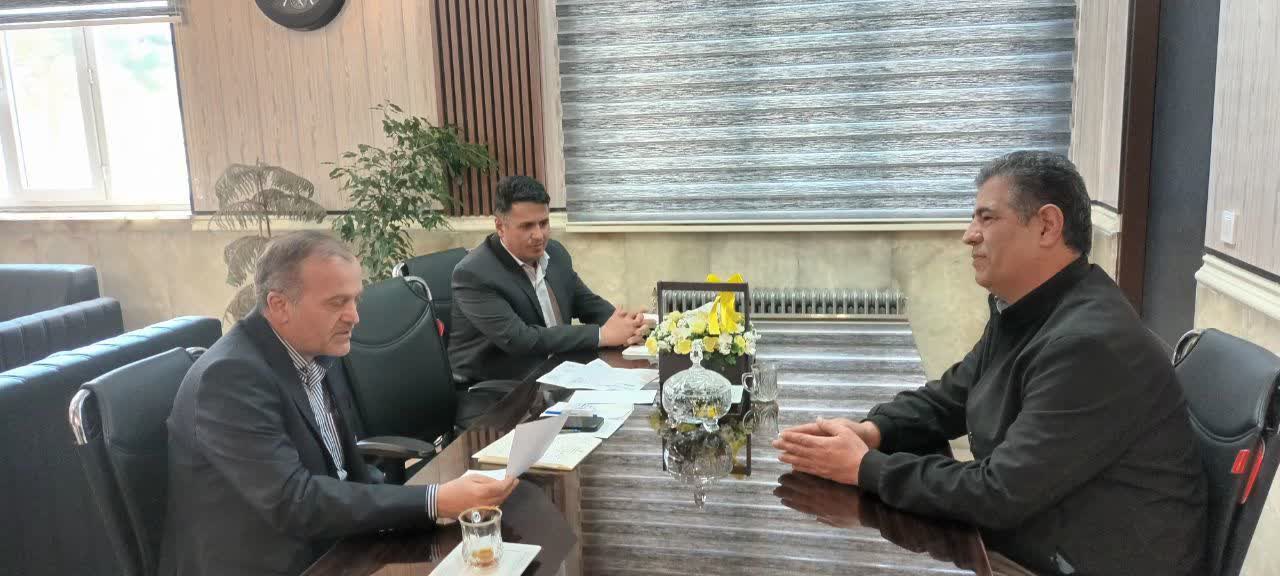 ملاقات مردمی و دیدار چهره به چهره امیرعباس جعفری فرماندار شهرستان نقده  با مردم شریف شهرستان در راستای رسیدگی به مشکلات مردمی + تصاویر