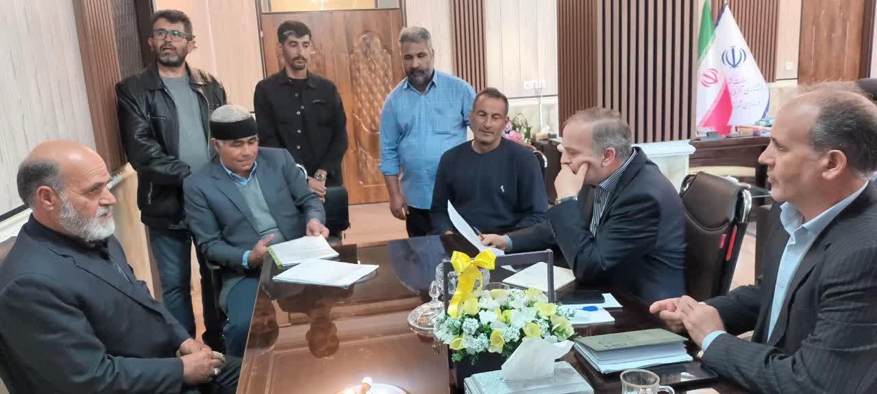 ملاقات مردمی و دیدار چهره به چهره امیرعباس جعفری فرماندار شهرستان نقده  با مردم شریف شهرستان در راستای رسیدگی به مشکلات مردمی + تصاویر