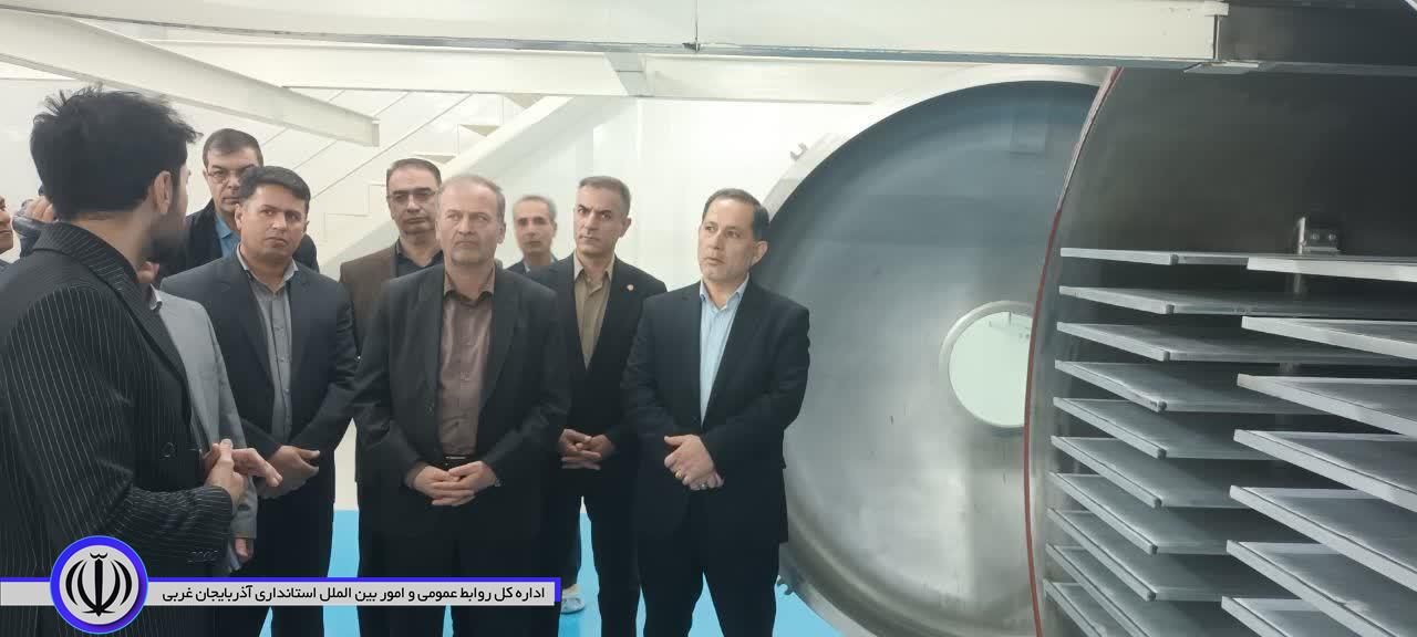 بازدید سرپرست فرمانداری نقده از شرکت داروگستر ساوا شفاژن و تأکید بر حمایت از واحدهای دانشبنیان