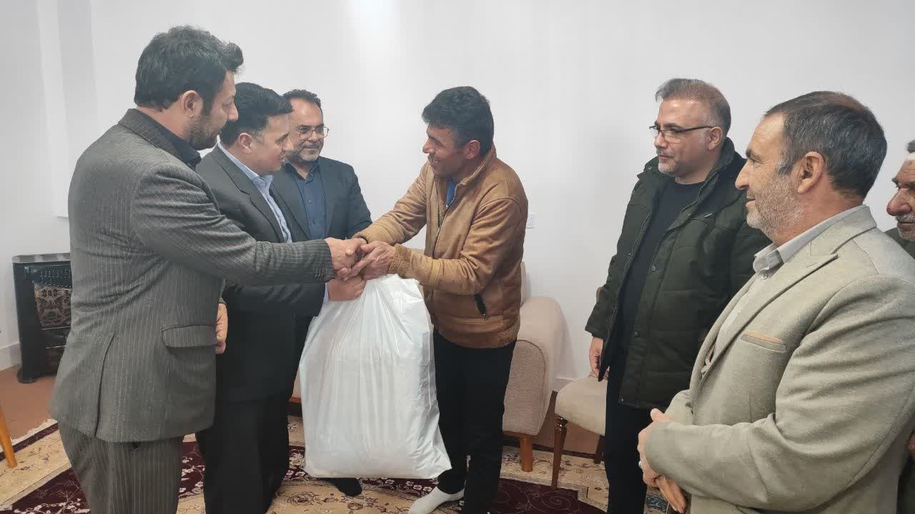 افتتاح همزمان 30 واحد مسکن روستایی در روستای سارال علیا با حضور حسین فام معاون برنامه ریزی و هماهنگی امور عمرانی فرمانداری نقده