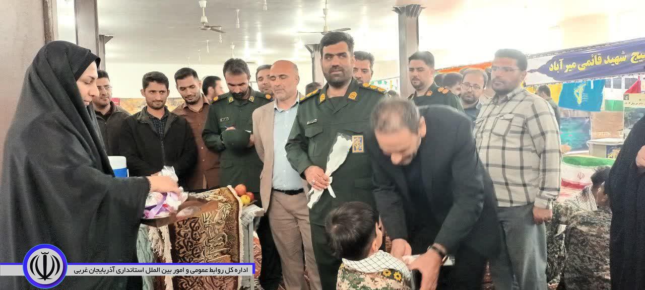 بازدید مسعود اسماعیلی معاون سیاسی، امنیتی و اجتماعی فرمانداری از نمایشگاه پایگاه های اسوه بسیج سپاه پاسداران انقلاب اسلامی شهرستان نقده