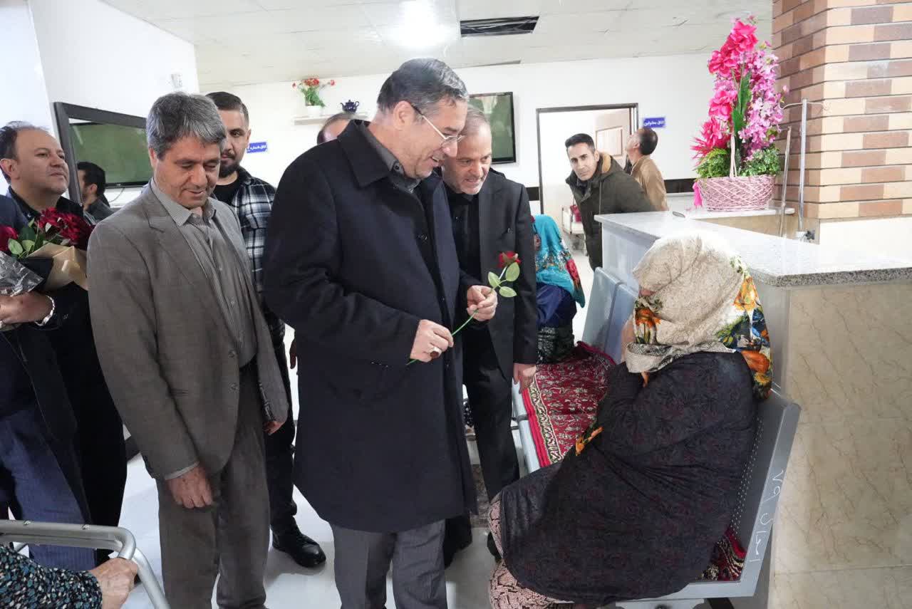 دیدار استاندار آذربایجان‌غربی و فرماندار نقده با مادران سالمند در این شهرستان + تصاویر