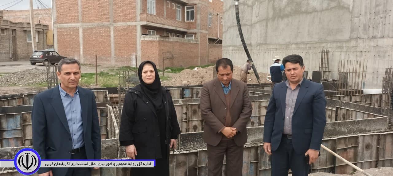 بازدید معاون فرماندار نقده از روند احداث ساختمان اداری بیمه سلامت شهرستان