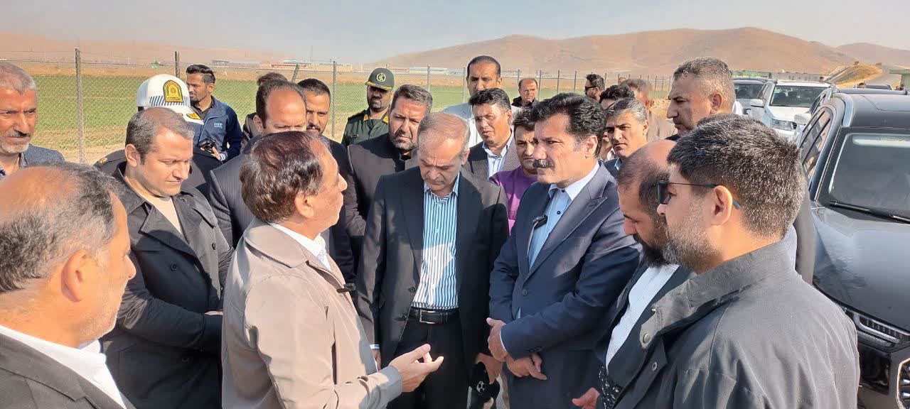 بازدید از شهرک گلخانهای خلیفهلو و تأکید بر بازنگری در فازبندی این مجموعه