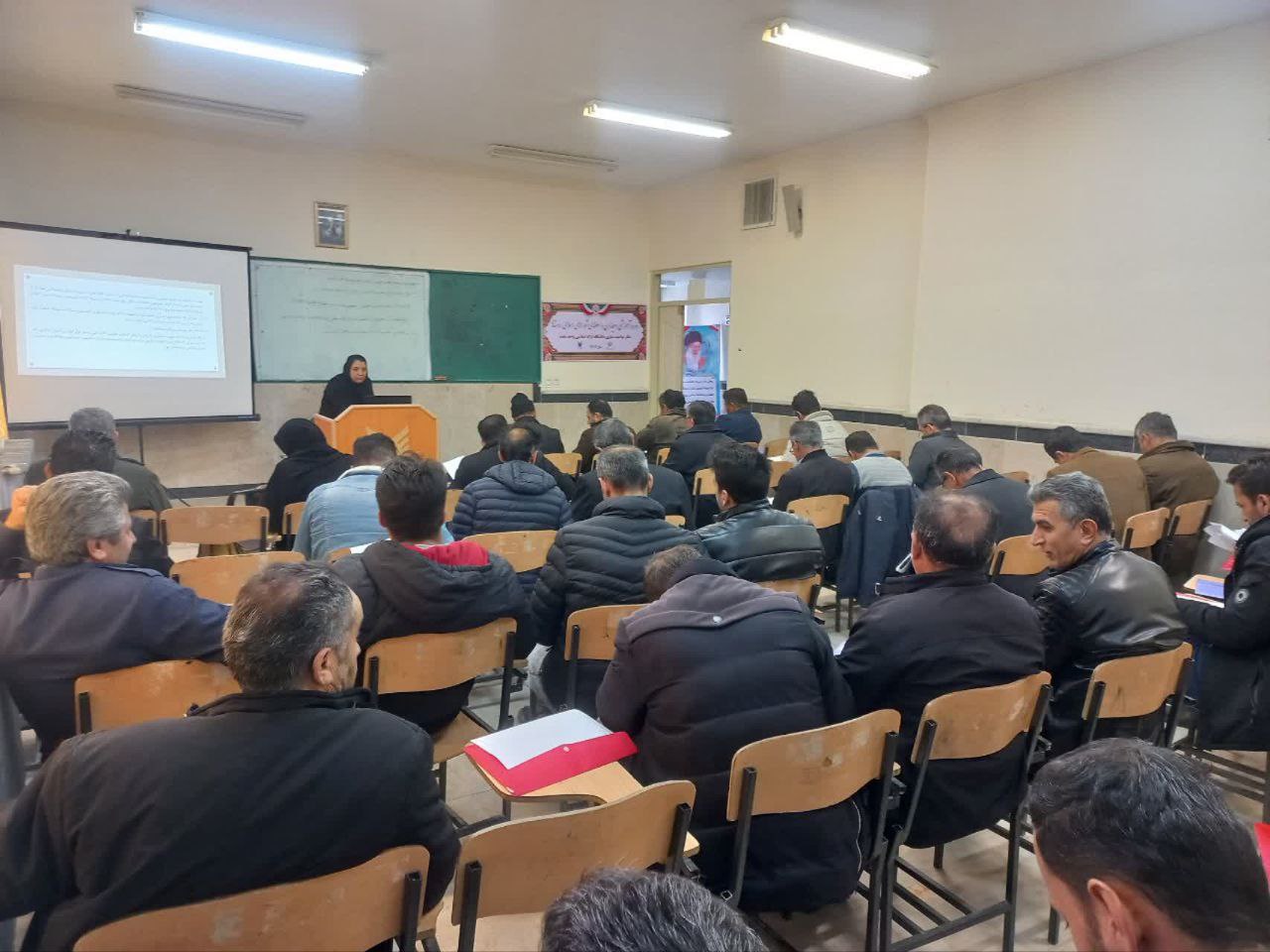 بازدید بخشدار مرکزی شهرستان نقده از روند برگزاری دوره‌های آموزشی دهیاران در دانشگاه آزاد اسلامی واحد نقده