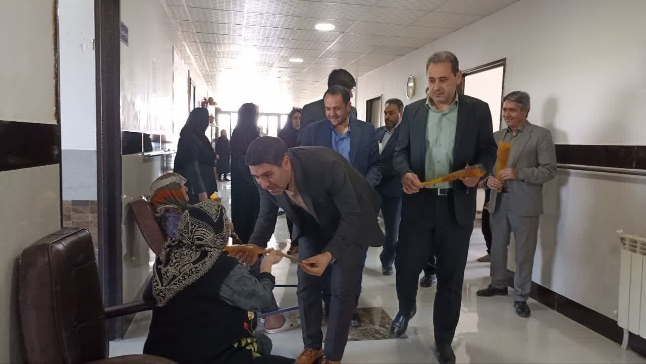 بازدید محمد نوبخت فرماندار شهرستان از سرای سالمندان