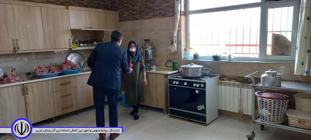 حضور محمد نوبخت فرماندار شهرستان در سرای سالمندان و دیدار با مادران و پرسنل این سرا