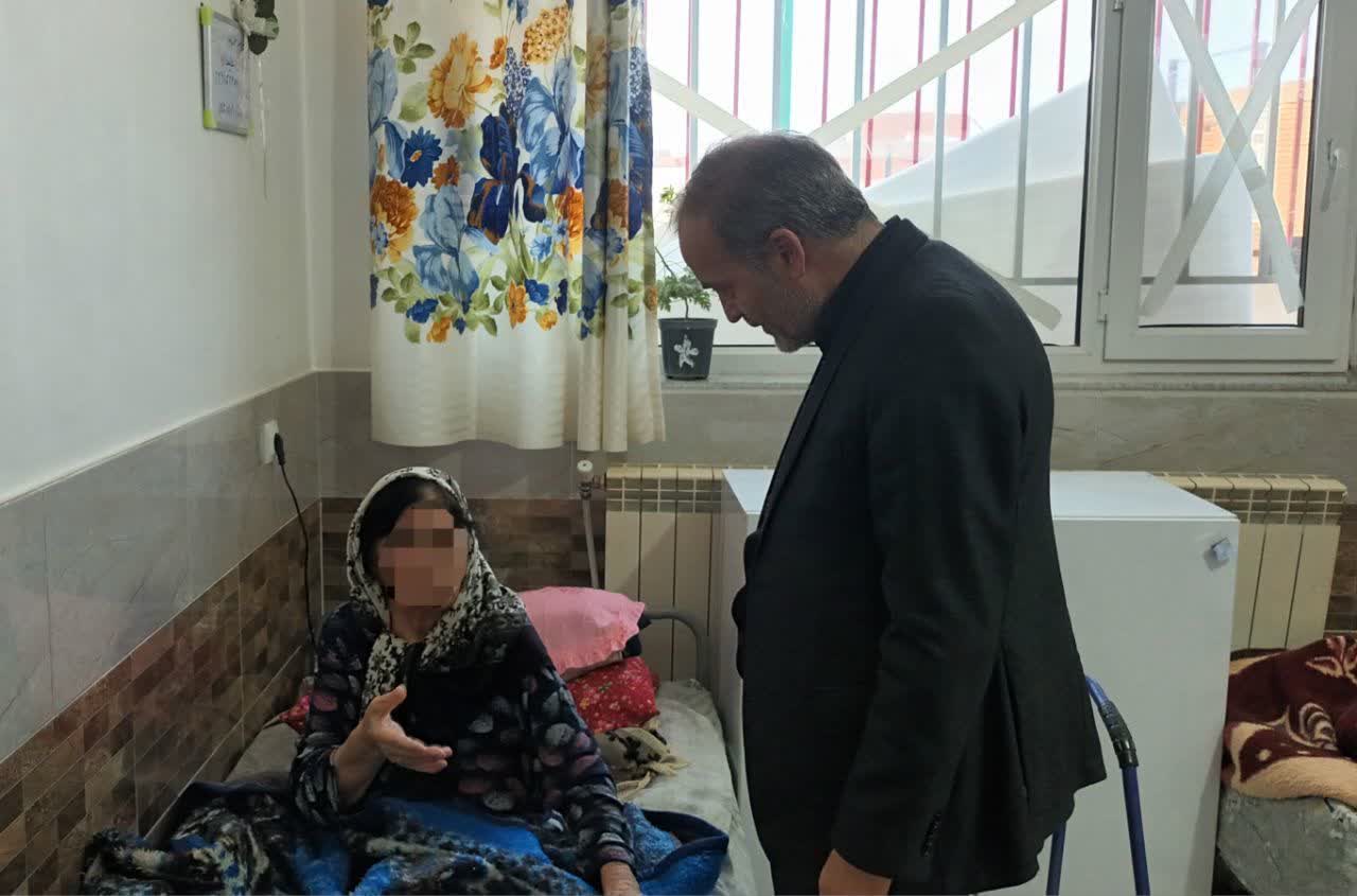 حضور فرماندار نقده در سرای سالمندان و دیدار با مادران این مرکز