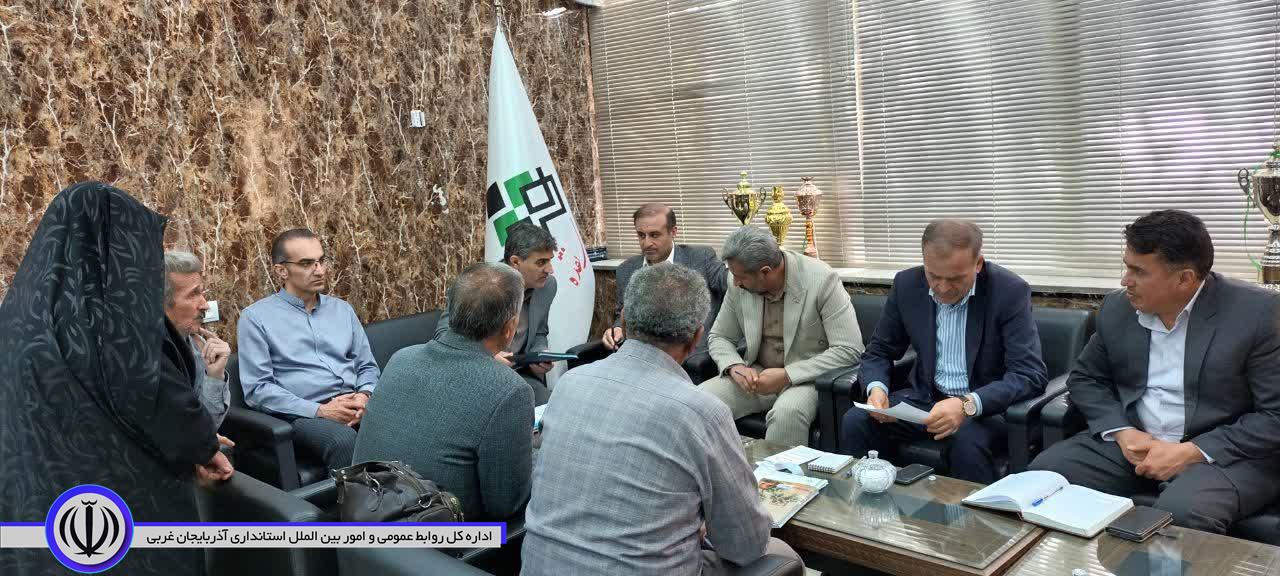 برگزاری میز ارتباطات مردمی سرپرست فرمانداری شهرستان در محل شهرداری نقده