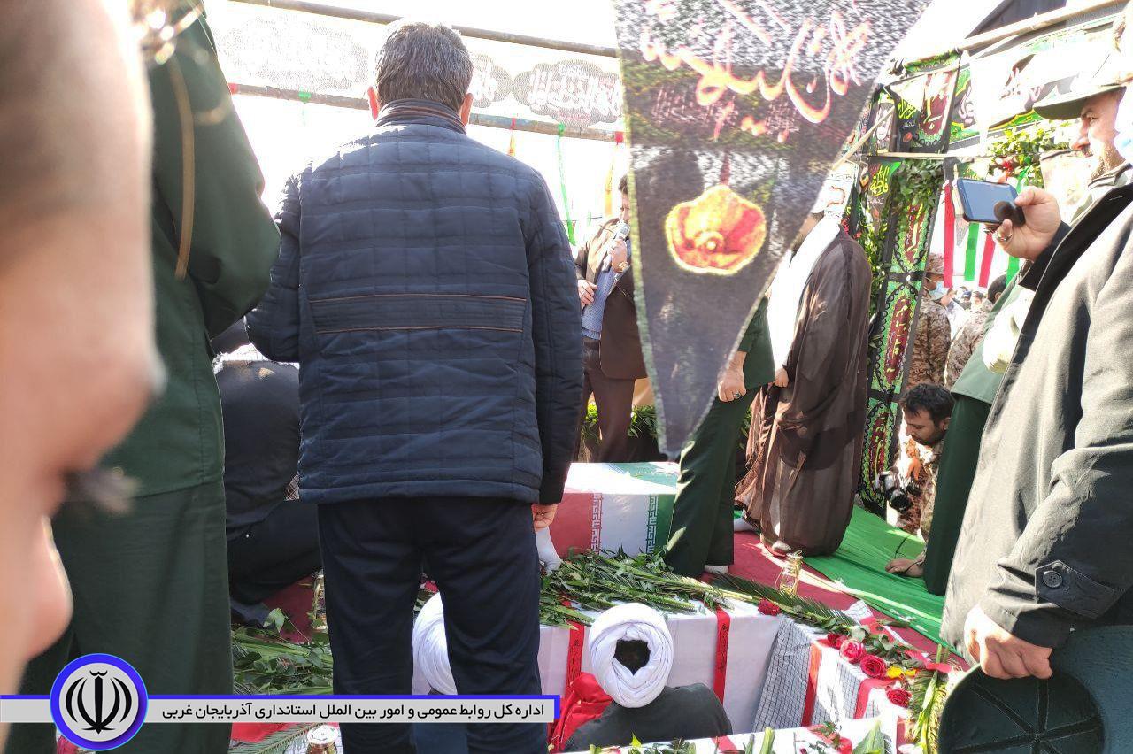 مراسم تدفین پیکر مطهر شهید گمنام در یادمان شهید بروجردی شهرستان برگزار شد