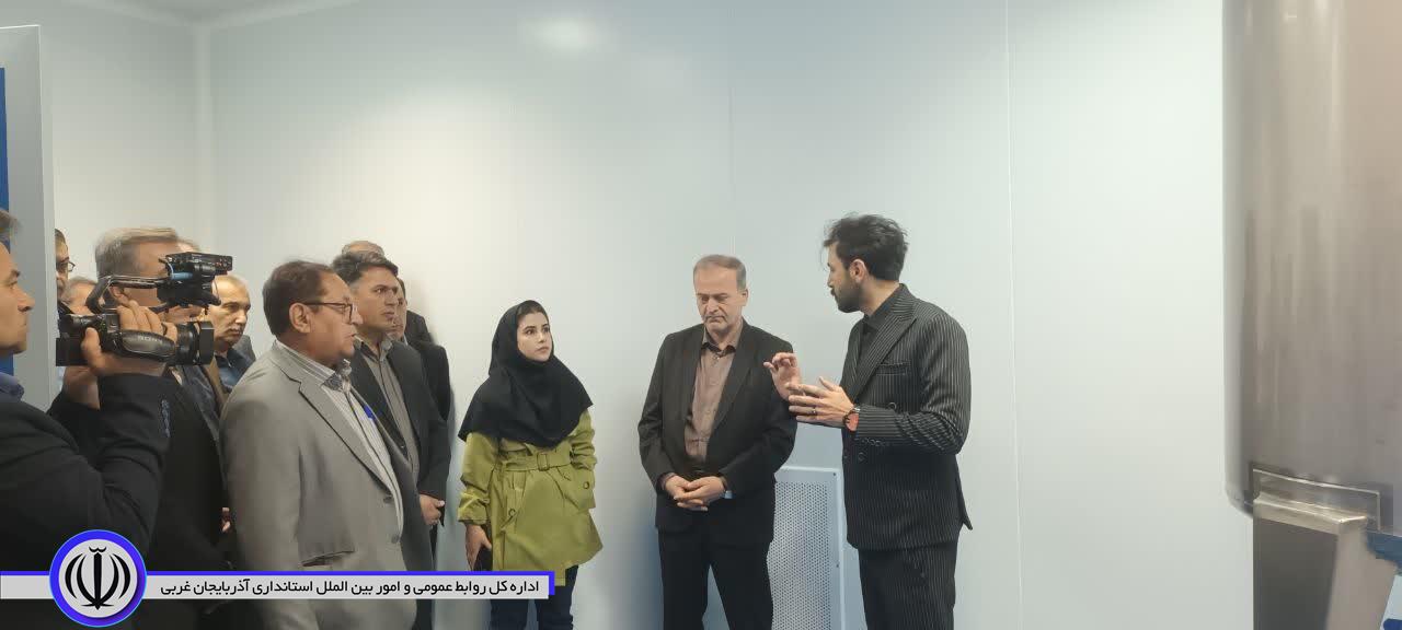 بازدید سرپرست فرمانداری نقده از شرکت داروگستر ساوا شفاژن و تأکید بر حمایت از واحدهای دانشبنیان