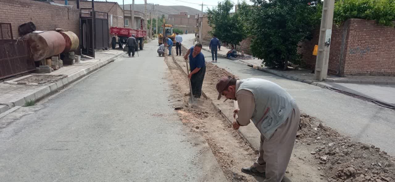 نظارت بخشدار مرکزی نقده بر لکه گیری آسفالت نوار حفاری معابر روستای بالقچی