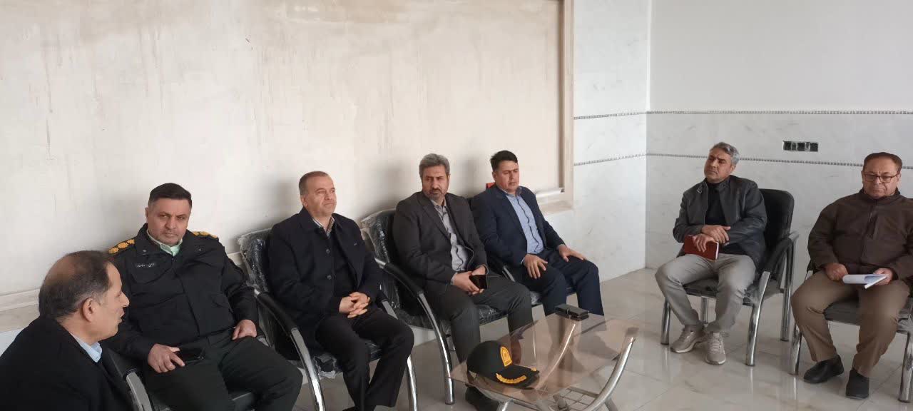 بازدید فرماندار نقده از مجتمع خودرویی و تصمیم‌گیری برای ساماندهی این مجتمع