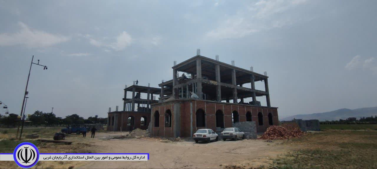 بازدید جعفری سرپرست فرمانداری شهرستان نقده از مسجد راه کربلا و زائرسرای شهرداری محمدیار