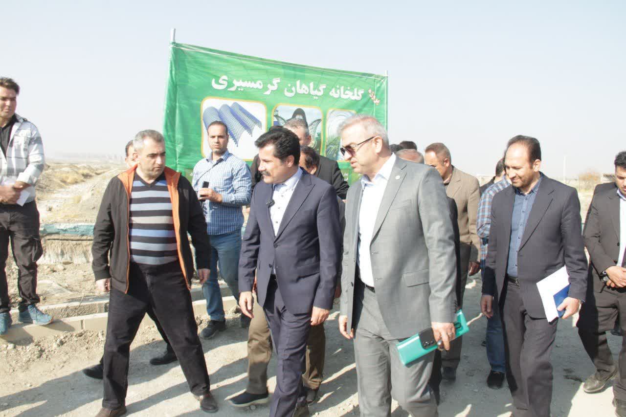 بازدید از شهرک گلخانهای خلیفهلو و تأکید بر بازنگری در فازبندی این مجموعه